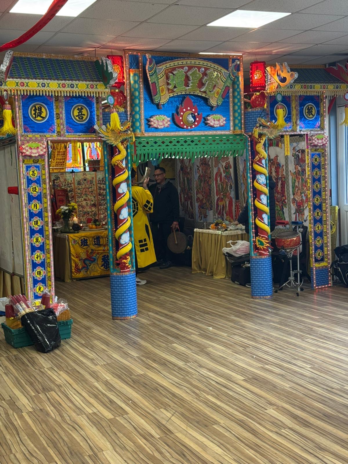 Three-day traditional Chinese funeral in the United Kingdom, photograph 7 of 9